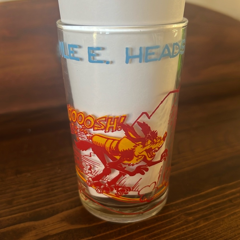 Vintage Welch’s Jelly Juice Cup Roadrunner & Wile E. Coyote